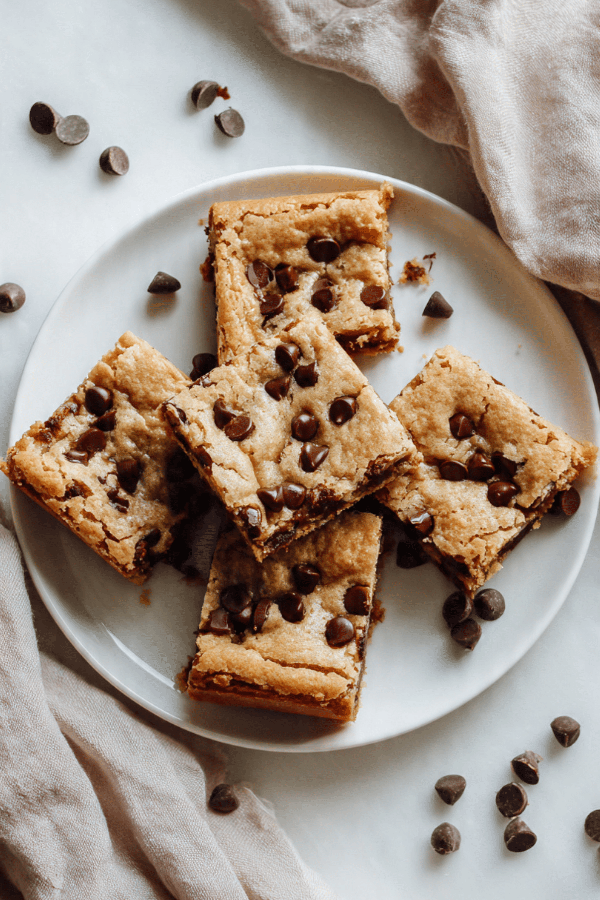 Gooey Chocolate Chip Cookie Bars